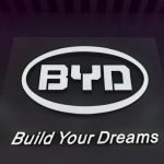 全球首个宣布停产燃油车！比亚迪受资本市场热捧，目标价330港元