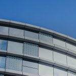 大型圆柱电池成电动汽车生产商主要需求，国内厂商亿纬锂能等纷纷海外建厂抢占市场